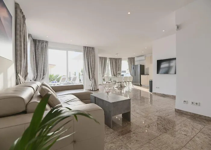 Boutique Experience أذيخي