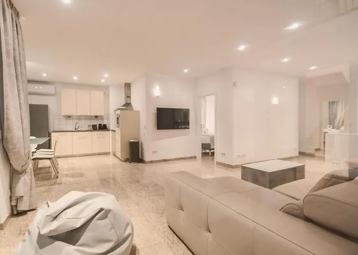 Boutique Experience أذيخي