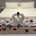 Boutique Experience * אדחה