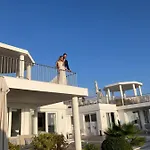 Boutique Experience אדחה