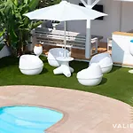 Boutique Experience * אדחה